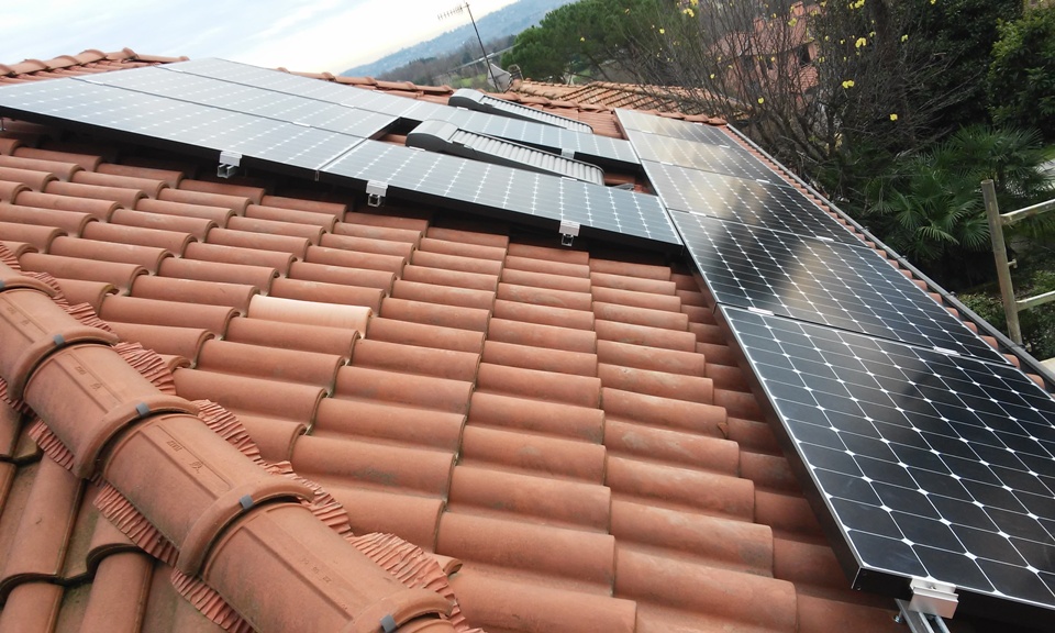 Impianto Fotovoltaico Lightland SunPower con moduli X21 a Varese Lombardia