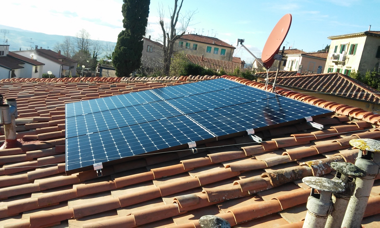 Impianto Fotovoltaico SunPower E 20 Lightland a Volterra Pisa Toscana