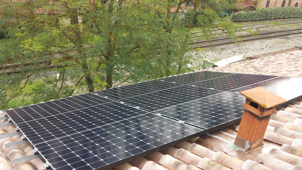 Impianto Fotovoltaico SunPower Lightland Arbia Asciano Siena con moduli E20