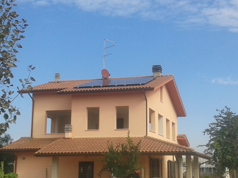 Impianto Fotovoltaico lightland SunPower a grosseto con moduli E20