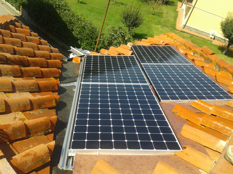 Impianto fotovoltaico SunPower Lightland a Dicomano Toscana con moduli X21