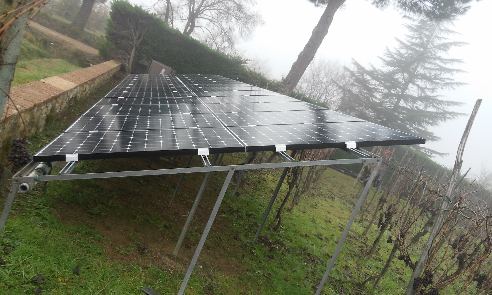 Impianto fotovoltaico con moduli sunpower x21 a montepulciano siena toscana